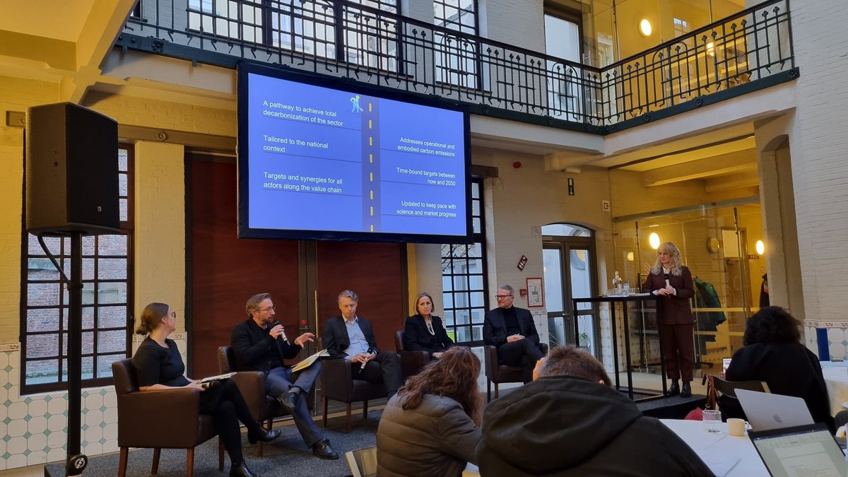 .<a href="/SimonDaviesLyon/">Simon Davies</a>, <a href="/AIAenvironnemt/">AIA Environnement</a> + <a href="/hqegbc/">Alliance HQE-GBC</a> also notes how WLC approach is advanced in france with LCAs manadated for new buildings, with a view to expand to existing buildings &amp; renovations.

'Every stakeholder speaks the carbon language.'

#BuildingLife