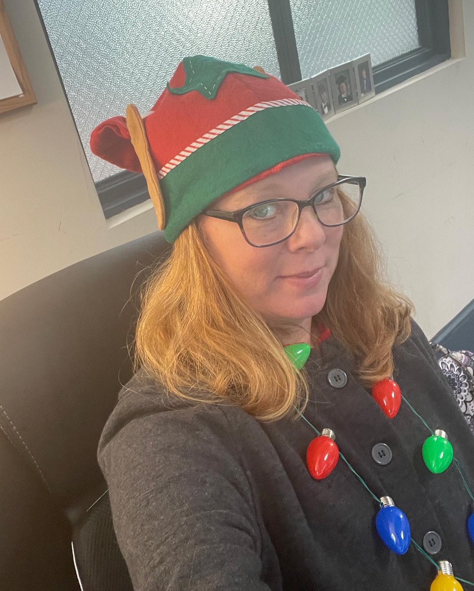 wsfcsvirtual's tweet photo. Oh Jolly! Look who’s in holiday spirit.. it’s the staff at Virtual Academy !!🎄🎁❄️ #spiritweek #AccessoryDay #wsfcsvirtualacademy https://t.co/lDvdYJj1OH