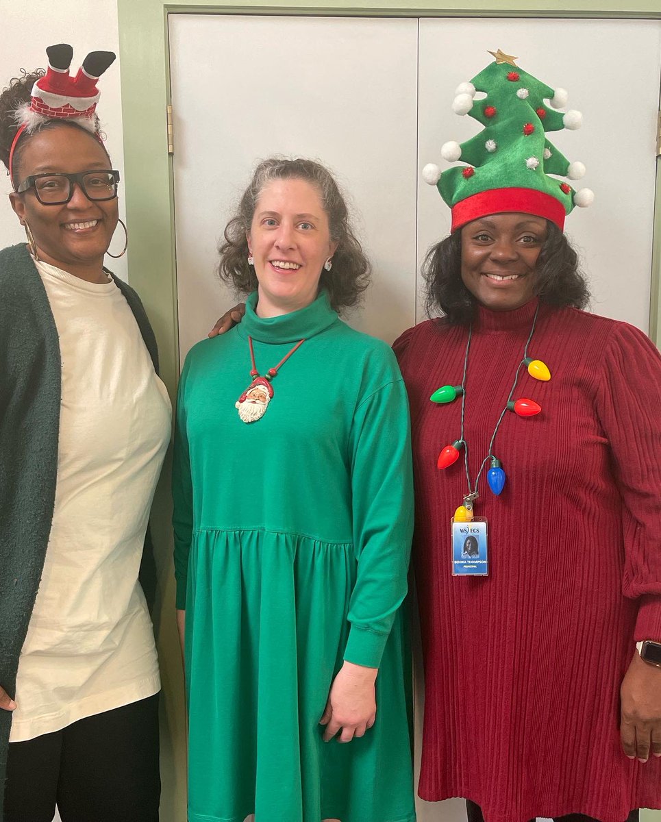 wsfcsvirtual's tweet photo. Oh Jolly! Look who’s in holiday spirit.. it’s the staff at Virtual Academy !!🎄🎁❄️ #spiritweek #AccessoryDay #wsfcsvirtualacademy https://t.co/lDvdYJj1OH