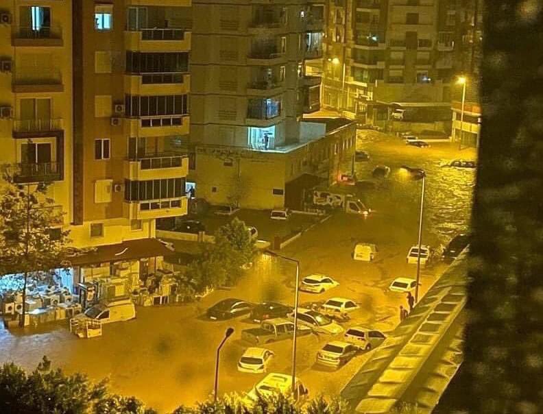 Geçmiş olsun #Antalya.

Kumluca ve Finike ilçelerinde kuvvetli yağış sebebiyle meydana gelen sel felaketinden etkilenen vatandaşlarımıza geçmiş olsun dileklerimi iletiyorum. 
Rabbim ülkemizi her türlü afetten korusun.