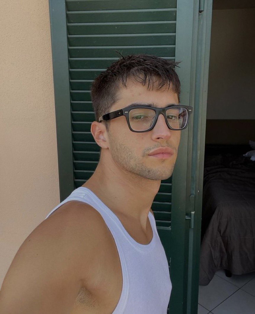 thefavsarchive's tweet photo. ☀️🕶️ https://t.co/37aF2SZtOf