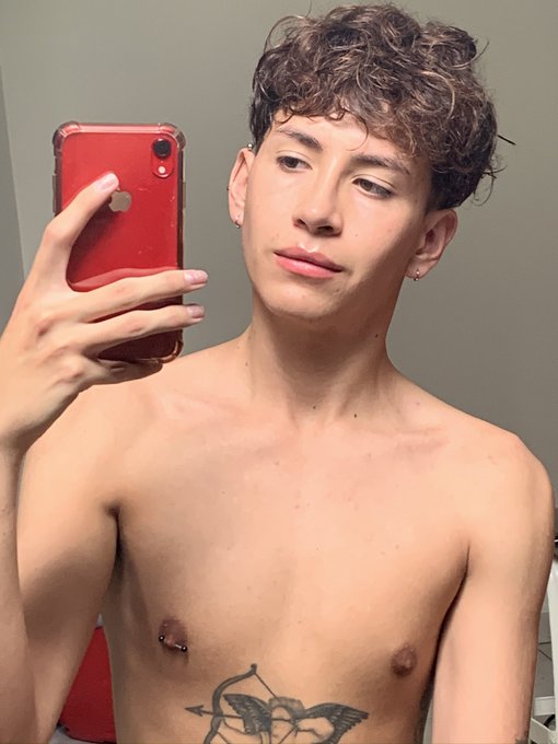Good morning 💗 https://t.co/nsO0XC4KfK<a href="/tag/springbreaksmyalexandersking"class="tags"><span>#springbreaksmyalexandersking</span></a>