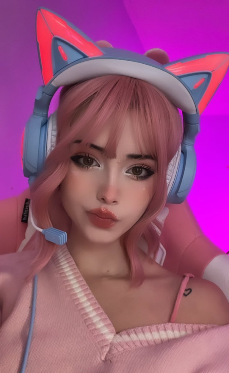 laurenxburch's tweet photo. Live on Twitch! https://t.co/ZXZjPZMQLz https://t.co/R2Vro7xc4S