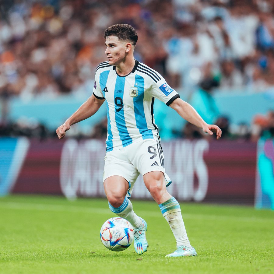 J U L I Á N  Á L V A R E Z 🕷️