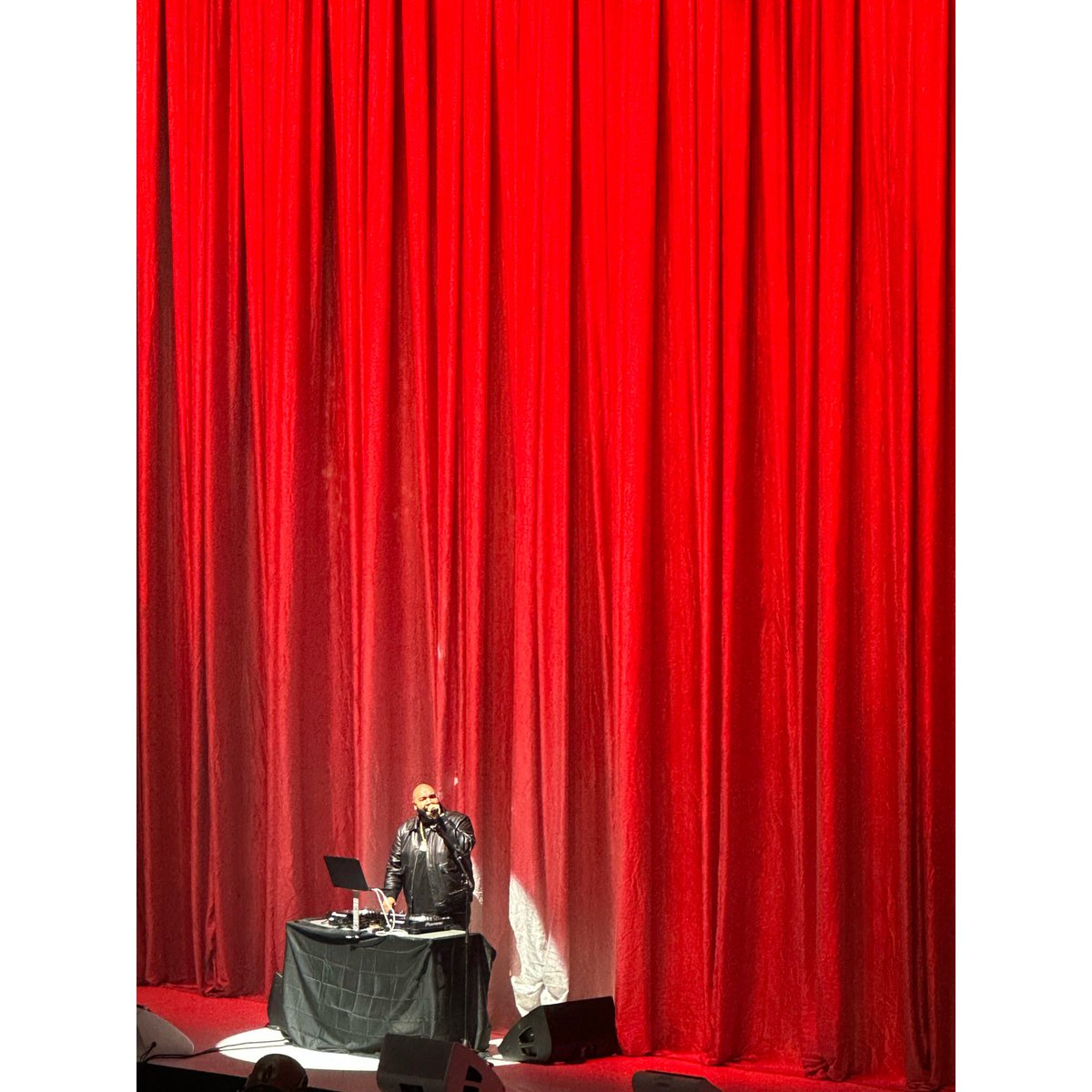 sashastoltz's tweet photo. Amazing night at @MariahCarey #MerryChristmastoall concert So great to also see @DJSUSSONE spin #MariahCarey #djsussone #Christmas #livemusic #ChristmasMusic #christmasconcert #toronto #christmastime #sashastoltzpublicity https://t.co/R9qfTB1BOa