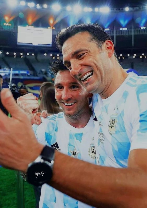sie7ecero's tweet photo. Dicen que en Pujato -un poblado de menos de 4000 habitantes-, existen más muros con la cara de Lionel Scaloni que barrios en esa localidad.
#Qatar2022 https://t.co/NZJu5SM3zY
