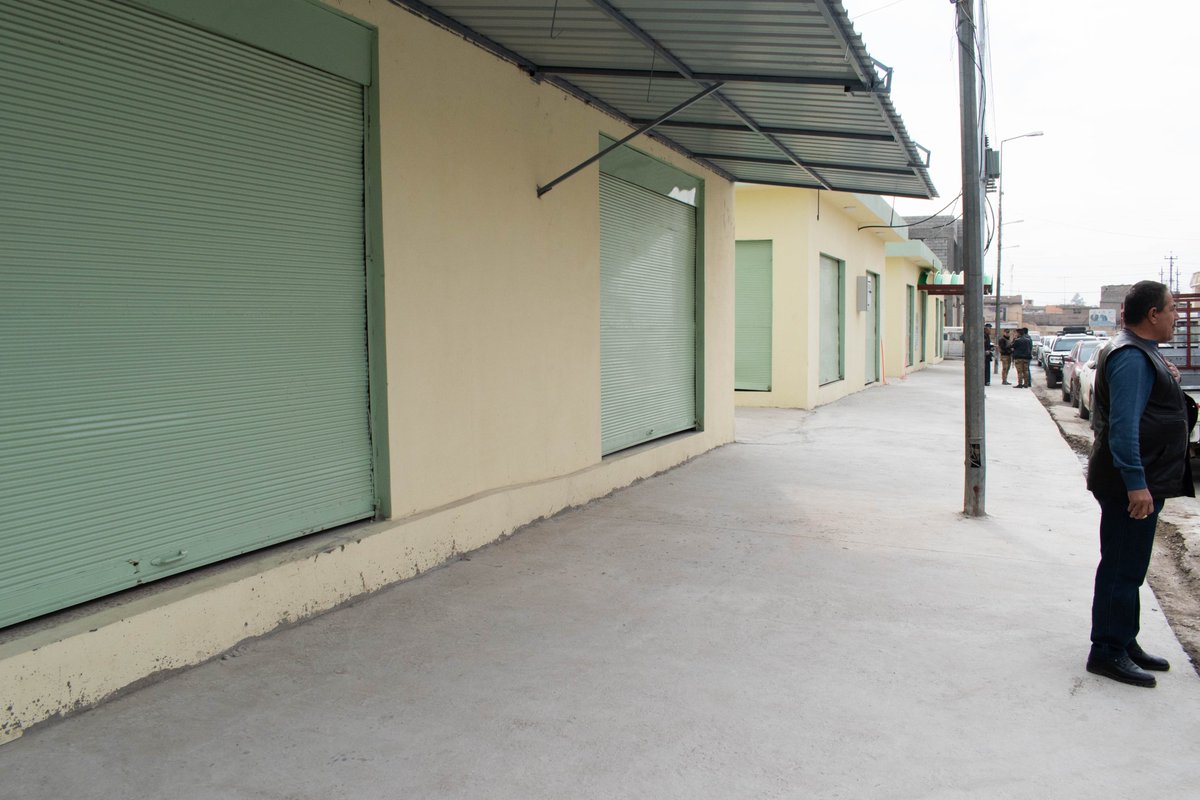 undpiniraq's tweet photo. Two municipality markets in #Tal_Afar are open for business!
Damaged by ISIL, it was rebuilt by the Funding Facility for Stabilization with @CanadainIraq & @IraqiGovt's support. The markets have over 100 stores, serving over 70,000 Iraqis. It will help boost the local economy. https://t.co/yXZO4XIENl