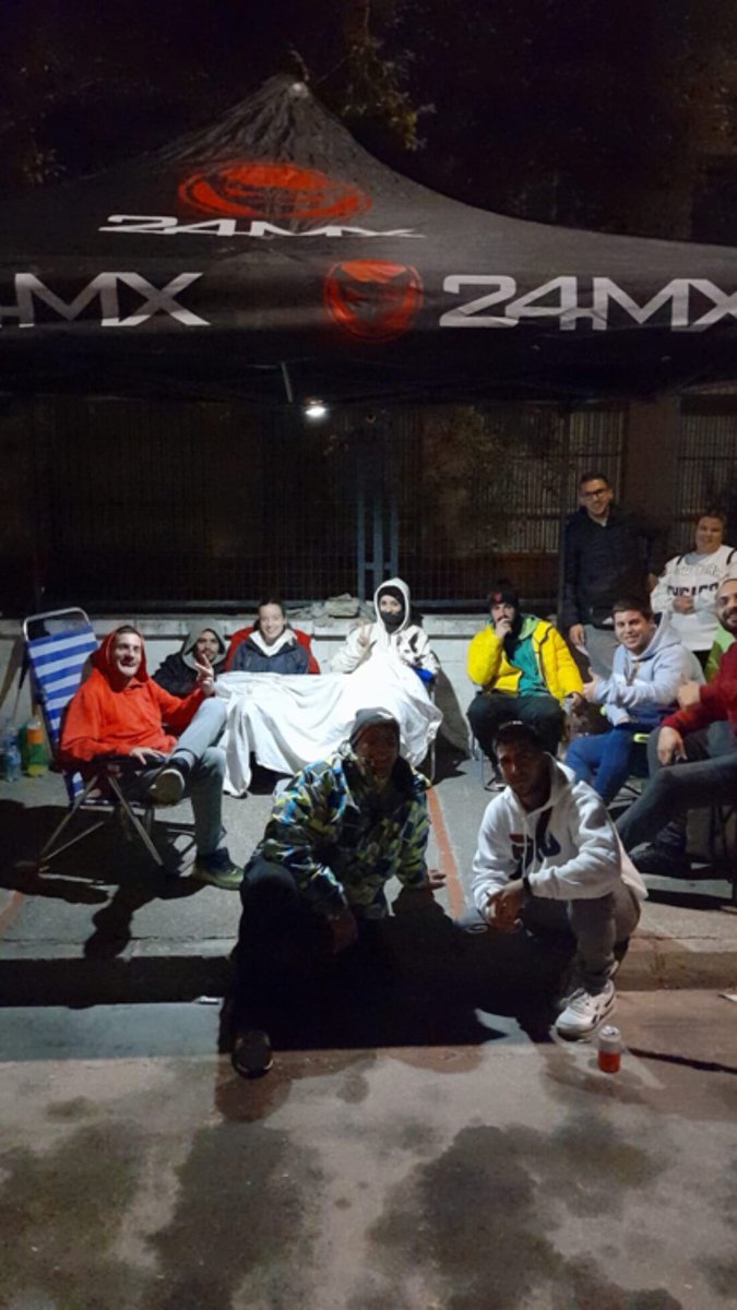 Trab_Zumosol's tweet photo. Nos acaban de llegar noticias de compañeros que lo están pasando mal.
La plantilla de la panificadora Butrón de Chiclana de la frontera llevan desde noviembre en huelga indefinida.
Aun no tienen redes sociales, pero piden ayuda, tienen caja de resistencia. https://t.co/yfBlVoB62W