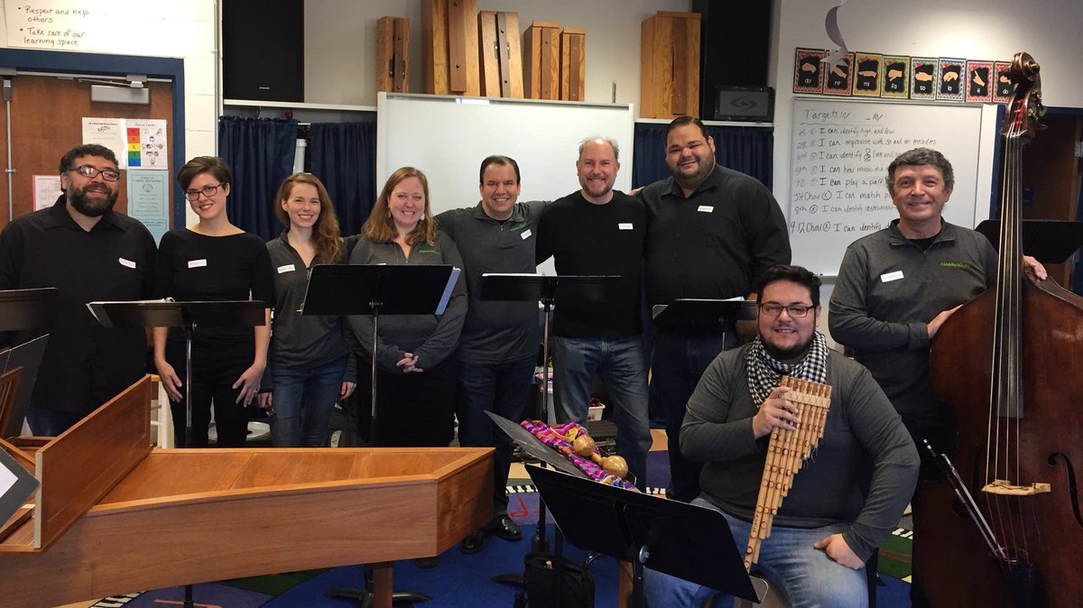 On Friday Dec. 9, <a href="/BrdrCrsSngMN/">BorderCrosSingMN</a>, led by artistic director <a href="/ahmed_fernando/">Ahmed Anzaldua</a>, joined the @mn_orchestra with ‘El Mesías,’ a bilingual cross-cultural combination of Handel’s ‘Messiah’ and Ariel Ramírez’s ‘Navidad Nuestra.’ Listen to the concert now!
yourclassical.org/story/2022/09/…
