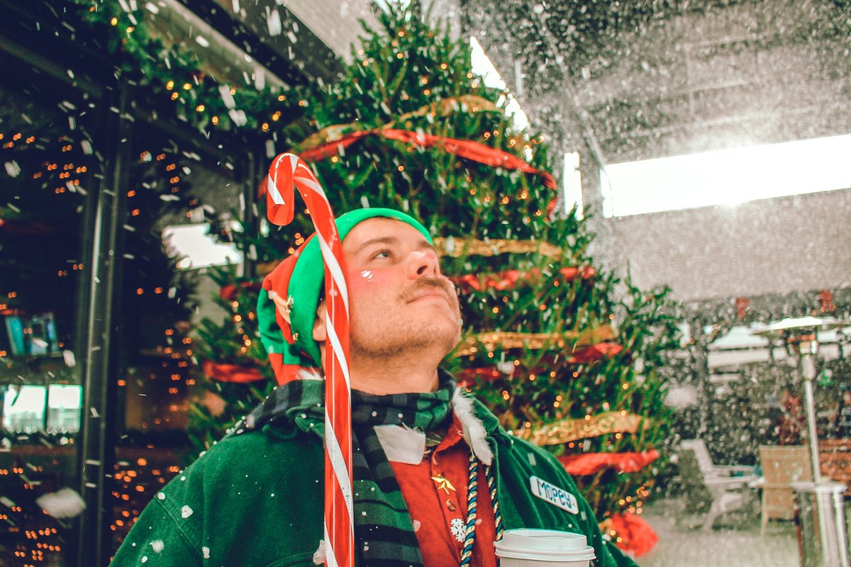 EnchantedNPole's tweet photo. We had an 𝙚𝙭𝙩𝙧𝙖𝙤𝙧𝙙𝙞𝙣𝙖𝙧𝙮 time this weekend and we hope you did too! 🎄🎁 ❄️ 

If you haven't visited the North Pole with your family yet- YOU'RE MISSING OUT! Learn more and get your tickets today at https://t.co/cSZ1yokWmX https://t.co/GGMv66AorU