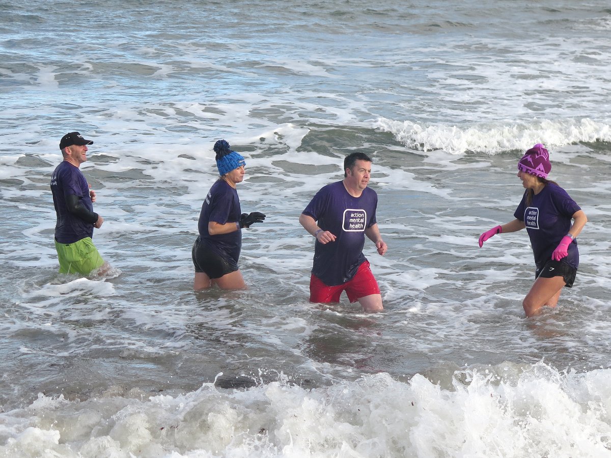 What an amazing day for our first-ever Festive Splash! Thanks so much to everyone who took on this icy challenge & made a splash for better mental health. Massive tks to our volunteers who helped make it possible & our special guest @BethanyFirth2! Dates TBC for 2023! 🥶🌊❄️