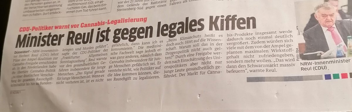 PetraliaDaniel's tweet photo. Der hat doch total ein an der Klatsche.. #WirWollenKiffen #CannabisLegalisierung #WirSindNichtKriminell #EntkriminalisierungSofort #EigenanbauStraffrei #MpuReform #FührerscheinFrage #Weedmob #PotheadFORever  #DasLebenIstHardMitGrassIstEsSchöner  #love https://t.co/BHP8GewV2O