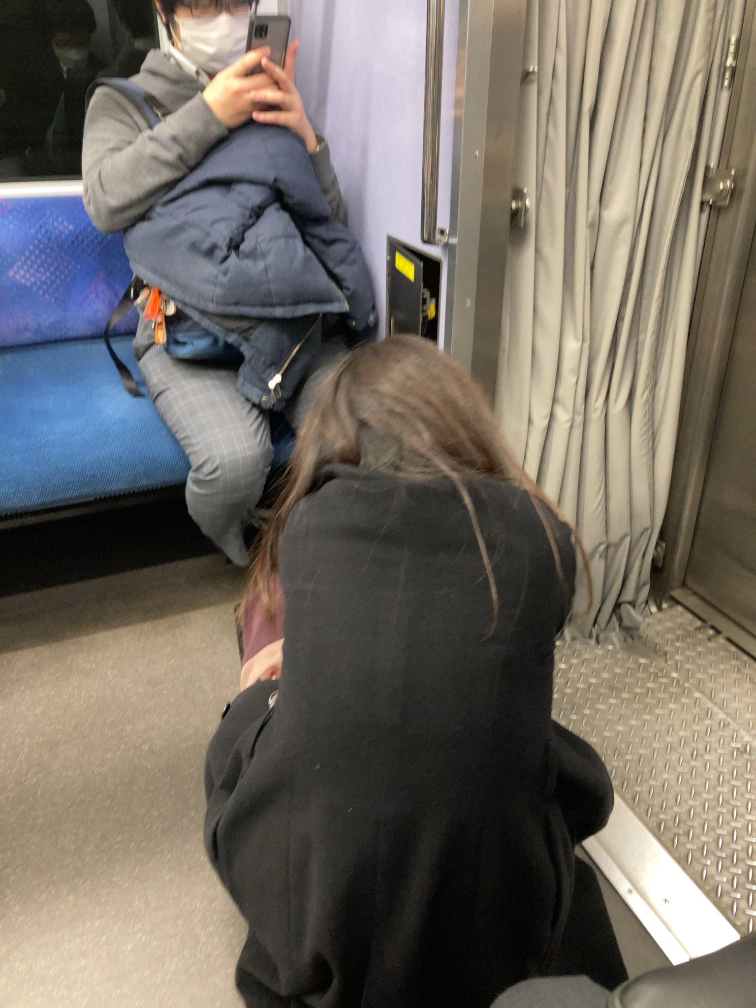 女子泥酔  / X
