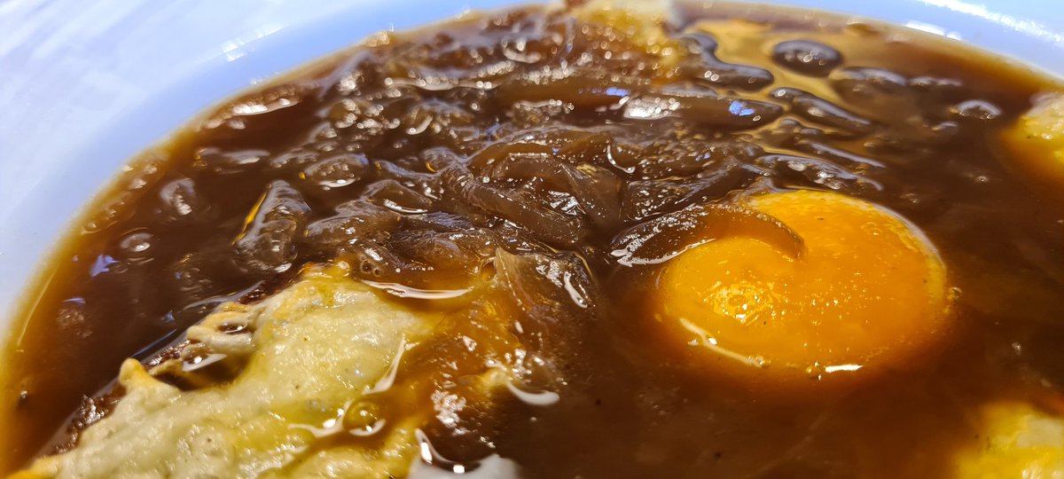 jaumeaubanell's tweet photo. Avui,  amb l*amic @lluisprimsvila, per fi, la sopa de ceba del Celler de Matadepera. I més cosetes. I un escórpora. I un flam "com Déu mana". I, sobre tot, en @Bernievinyes. Molt agraït, en tenia moltes ganes! https://t.co/T1usVGhReq