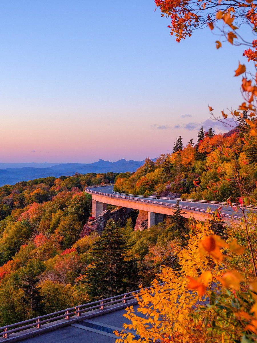 nev_in_color's tweet photo. the colors of the blue ridge mountains. https://t.co/6bOVNmZPBO