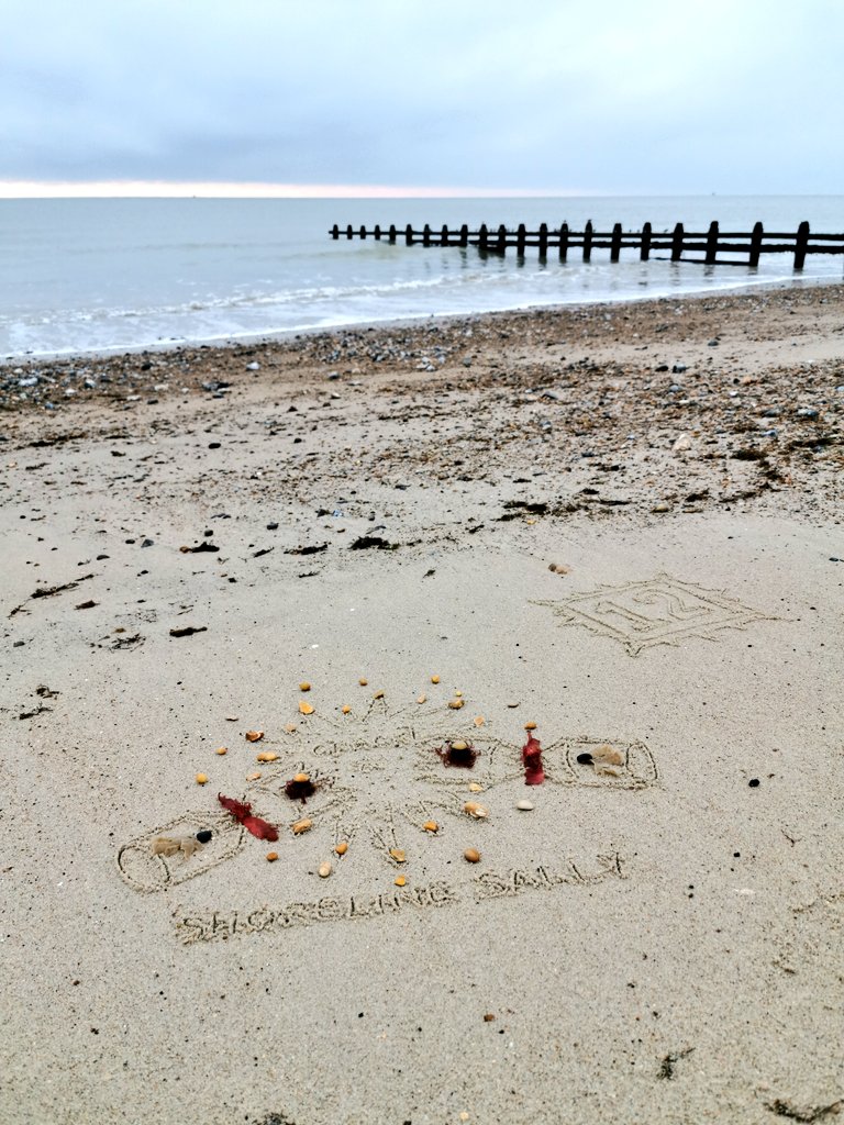 DigiDaughter's tweet photo. OPEN DOOR No. 12
SHORELINE ADVENT CALENDAR
December 12th - Christmas Cracker 🌟 #AdventCalendar #Dec12 #Cracker #ChristmasCracker #pebbles #sand #feather #seaweed #christmas #beachart #sandart #handwriting #pebbleart #shellart #SandBanksy #ShorelineSally
#the12daysofbeachmas 🌊 https://t.co/7CQjpXjrBa