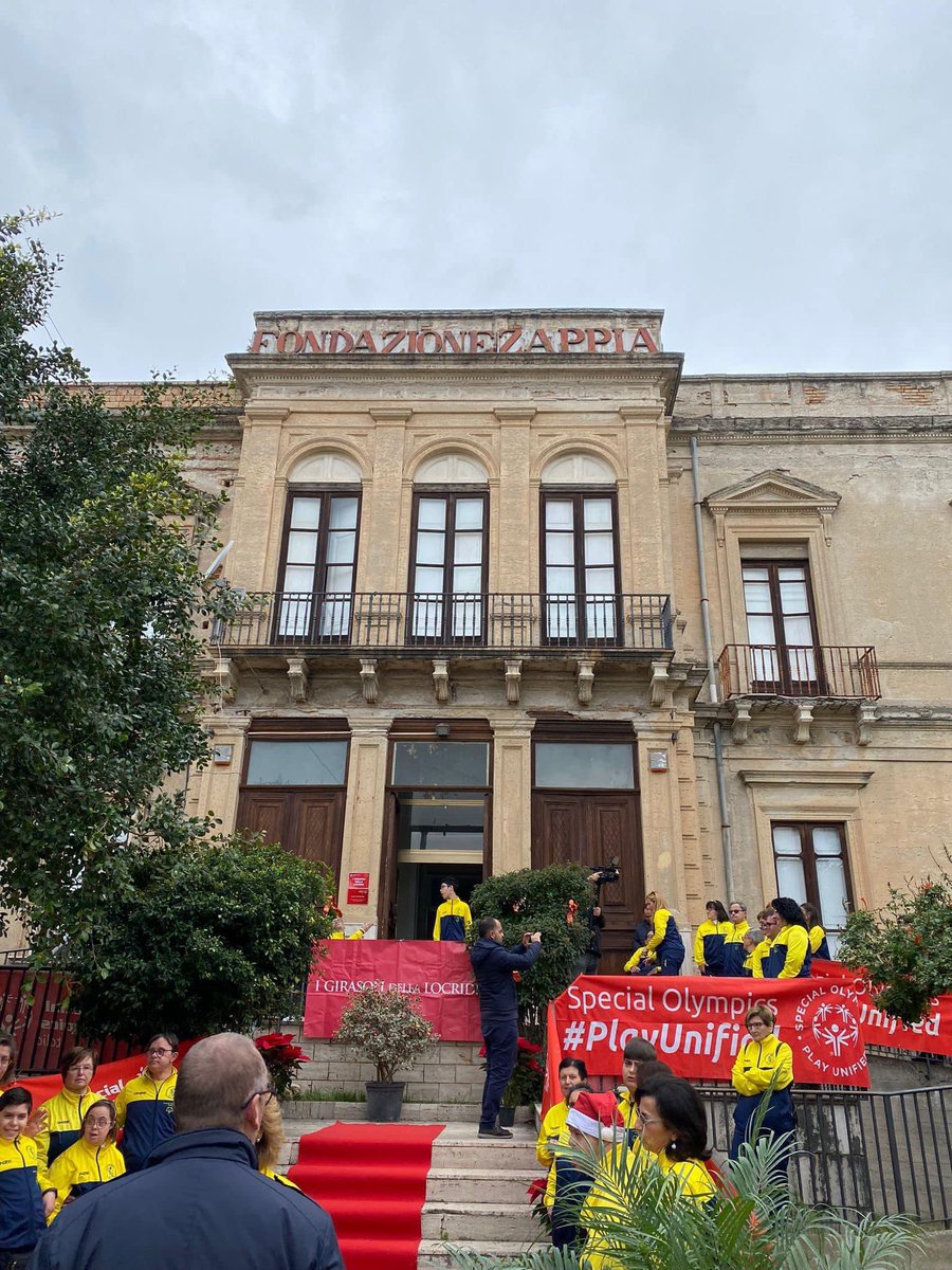 mlombardo81's tweet photo. Una buona notizia dalla Calabria. I girasoli della Locride avranno sede negli spazi della Fondazione Zappia. Un lavoro di squadra tra famiglie e istituzioni. I #girasoli con il loro sorriso ed il loro esempio irradiano di energia positiva la società che li circonda. #disabilità https://t.co/bZUknBuslh