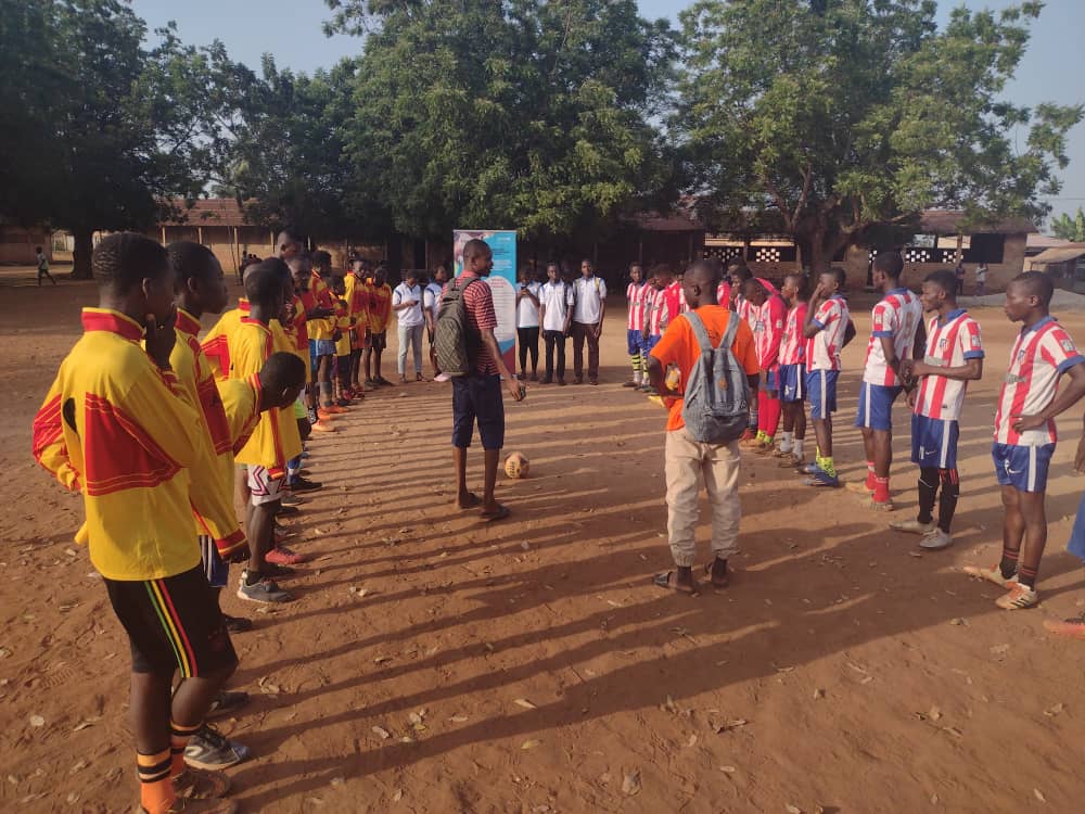 ucjgtogo's tweet photo. Gala de football couplé de sensibilisation à la commune vo4 hier après-midi sur le vivre ensemble et la cohésion sociale par les membres de la plateforme multiacteur. Sincère gratitude à #Pbf et à @Unicef_Togo 

#PBF #UNICEF #Pnud #Unicef #YMCA https://t.co/SFqxfCzRZJ