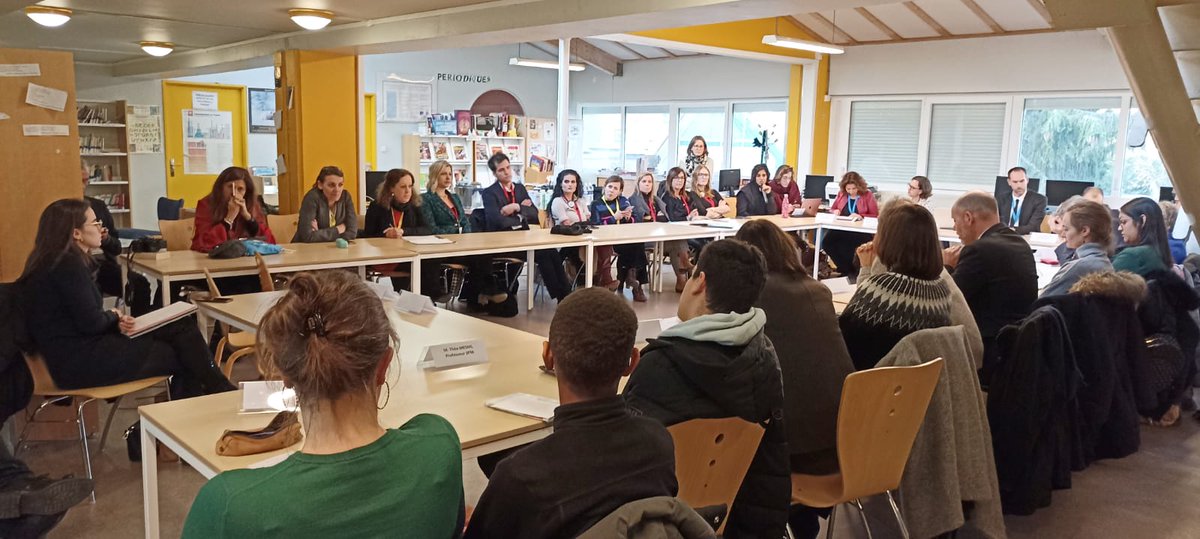 acversailles's tweet photo. Une délégation d'experts européens a été accueillie aujourd'hui à Cergy (95) sur la lutte contre les inégalités sociales et territoriales en éducation. 
L'occasion de présenter la #CitéEducative du collège Moulin à Vent et de l'#InternatExcellence du collège Les Touleuses ! https://t.co/RvqHmFjTDR