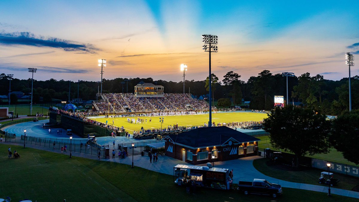 Thankful to receive my third offer from CNU!!
<a href="/CoachSmitty25/">Craig Smith II</a> <a href="/cnu_football/">CNU Football</a> <a href="/TopKnight44/">Kevin Tucker</a> @TD_Coach_Camp <a href="/TD_DLine/">Coach Bruce</a>