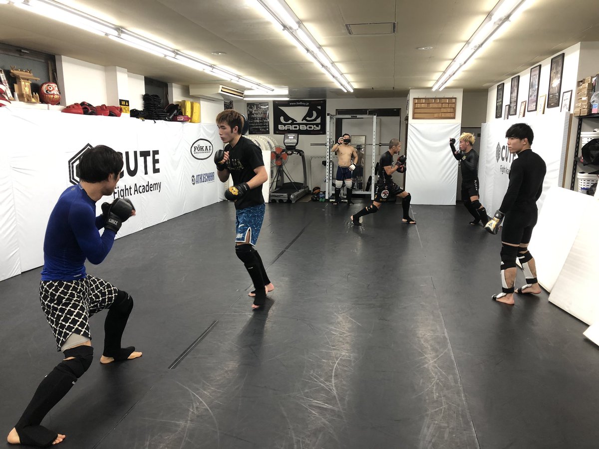 furunerusonz's tweet photo. 今週もCUTEMMAスパーリング参加できました！
今週も所さん来てくれました！
塁君も来てくれて、試合近い2人を中心にみんなで練習しました！
所さんも神龍君相手に３Ｒ頑張っていました！ https://t.co/cKwzNiSXu2