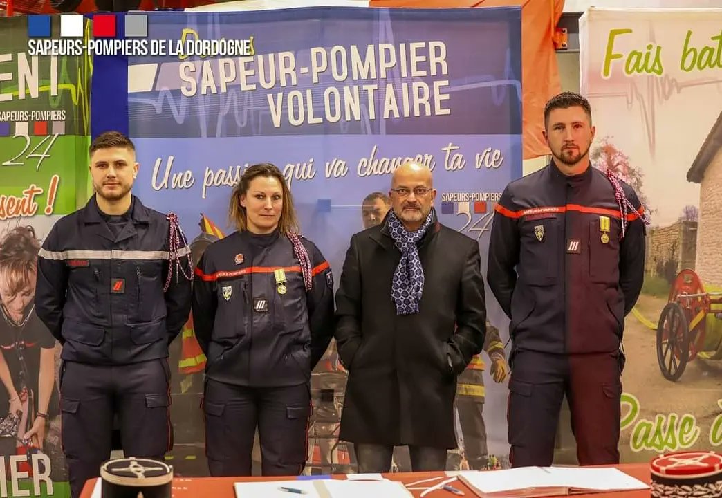 Samedi 09.12, #SainteBarbe célébrée à Brantôme avec l'inauguration du centre ainsi que la signature d'1 charte pour 3 SP conventionnés avec l'entreprise VDL en présence du directeur <a href="/RiviereRivierea/">Riviere alain</a> et de nombreux élus locaux. <a href="/dep_cubertafon/">Jean-Pierre Cubertafon</a> <a href="/MerillouSerge/">Serge Mérillou</a> 
<a href="/ChabreyrouO/">CHABREYROU Olivier</a>