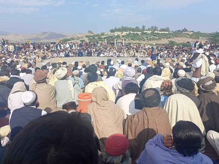 NadeemAsker's tweet photo. Today in Darazinda #Sherani tribe held a #Jirga in favor of peace and rejects militancy, Taliban project. Last day 6 terrorist were arrested in Darazinda by people. Pakhtunkhwa under attack and protest started against terrorism war imposed on us but no TV channels coverage it. https://t.co/Aajlc8UtfF