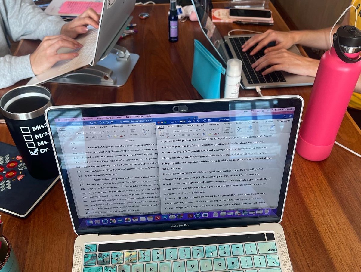 heldresearchlab's tweet photo. Last weekend the HELD Lab Director and her colleagues took it to the Keys for a writing retreat! They had a productive and relaxing weekend working on their areas of interest🌴💻 #slp #csd  #dhh #bilingualism #stuttering #cleftpalate #fiugradschool #research https://t.co/zJTAGYlvMN