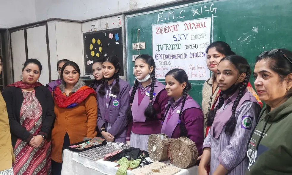 ZeenatSkv's tweet photo. EMC presentation given by young entrepreneurs of Zeenat Mahal SKV Jafrabad under the guidance of Principal Ms Sunita rahi
@gupta_iitdelhi 
@msisodia 
@Dir_Education 
@BB_official2021 
@DSTF_2020 https://t.co/ctwAX9Fk99