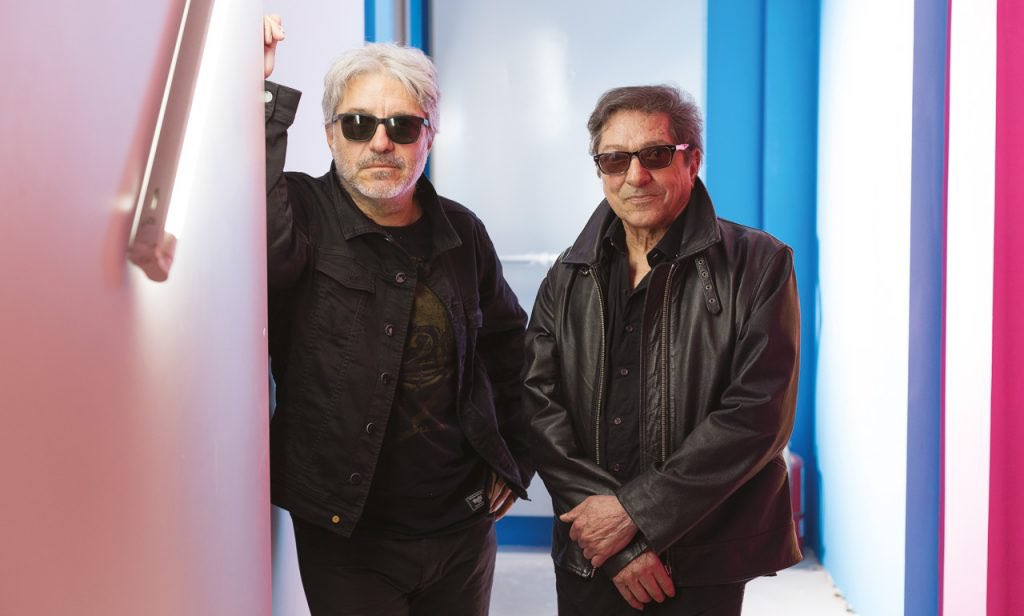 RollingStoneAr's tweet photo. Músicos por músicos: los universos platenses, melódicos y poéticos de #JulioMoura & #ManuelMoretti se cruzan en un encuentro definido por las diagonales musicales.
https://t.co/IJNWEvkFFh https://t.co/HmIRc4Euo6