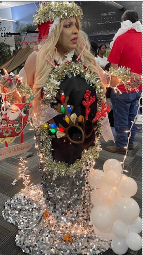 CandiEnchantrss's tweet photo. Christmas Apron Contest:  Lafayette Live! https://t.co/6hlI7JIvY8