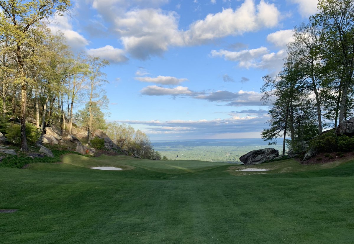 willamlove's tweet photo. @golfcourses101 Cliffs at Glassy #13 infinity green https://t.co/SbMmlxN7MG