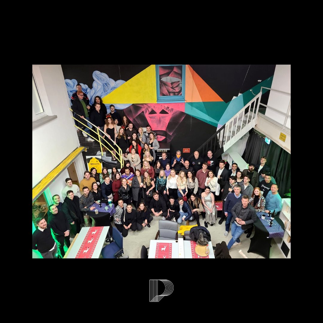 performanceone_'s tweet image. DJ, XXL Käse, Herzblatt und Tarot-Karten? 🤨

Ja unsere Weihnachtsfeier am Freitag war ein buntes Potpourri an Ereignissen. 🎄
Gute Musik, guter Glühwein, gutes Essen und ausgesprochen gute Laune! 🎅