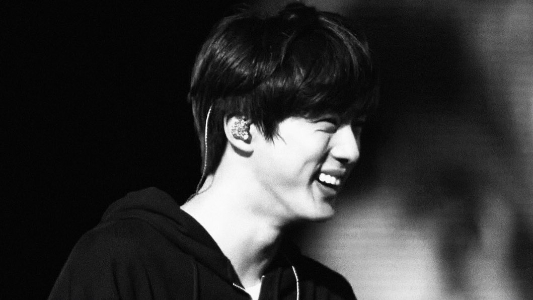 taejinshour's tweet photo. the hardest goodbye ever i love you seokjin https://t.co/A2hrYqfQz1