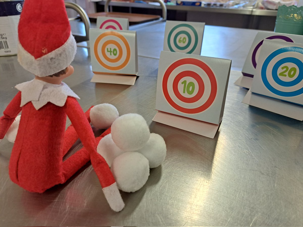 Final week of term and Jingles was so cold today he made some snowballs to play with at lunchtime. @mellorscatering @Juliehorrocks3 @ElaineL11697085