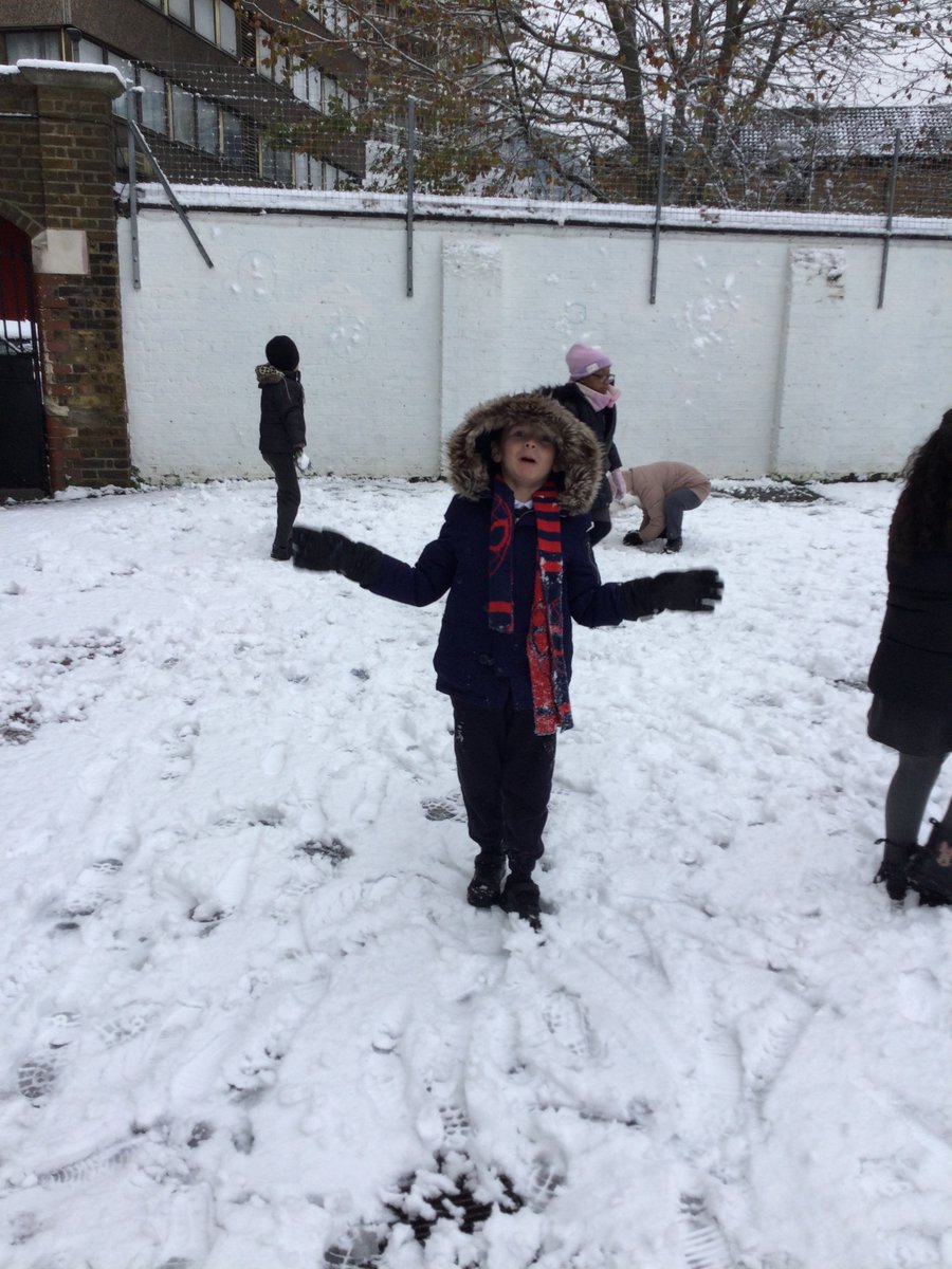 falconbrookSW11's tweet photo. Year 2 had lots of fun in the #snow today #funatfalconbrook https://t.co/fY55rba8z3