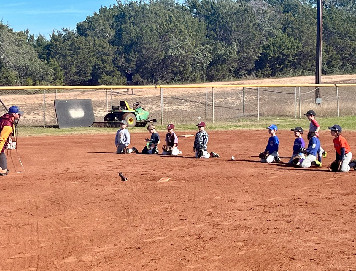DSBaseballClub's tweet image. Check out these awesome shots from our Baseball Fundamentals Clinic last weekend! 🎉

📢 HUGE shoutout to all of our dedicated players who are always committed to refining their skills and building community with one another 💪⚾️ #SelectBaseball #Clinic #DSselect #DSBaseballClub