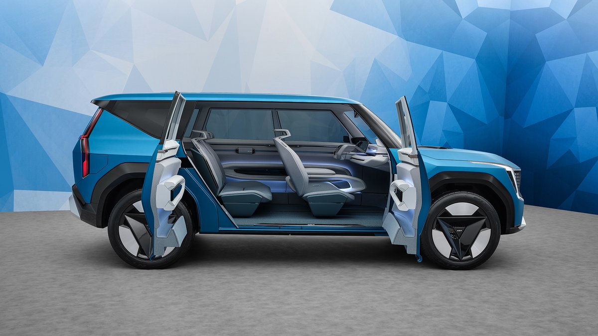 KiaUKPR's tweet image. Is the @KiaUK EV9 your most anticipated car for 2023?

@WhatCar want to know! ⚡️

The upcoming EV9 has been listed as one of the most exciting cars coming in 2023, but there can only be one winner!

Vote for the What Car? Readers&apos; Award winner here: wcreaderaward.com