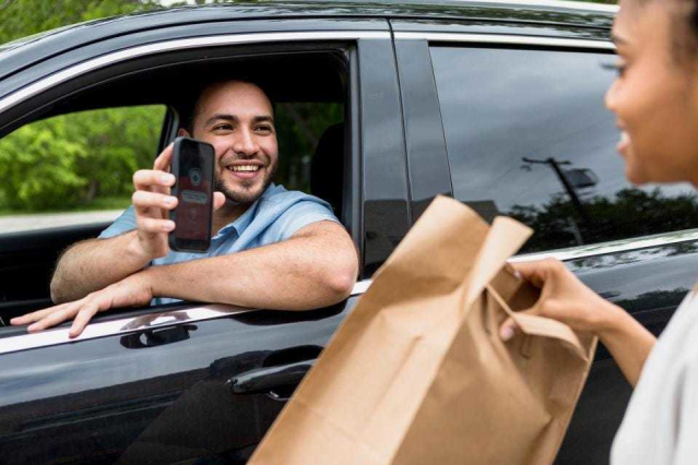 tccaldas's tweet photo. From online ordering to machine-learning algorithms, the #digital solutions #smallbusinesses were forced to adopt are now pushing them ahead. Did you implement any of these tools over the last year and a half? https://t.co/3WB5ZnJylt https://t.co/jNepsCLroF