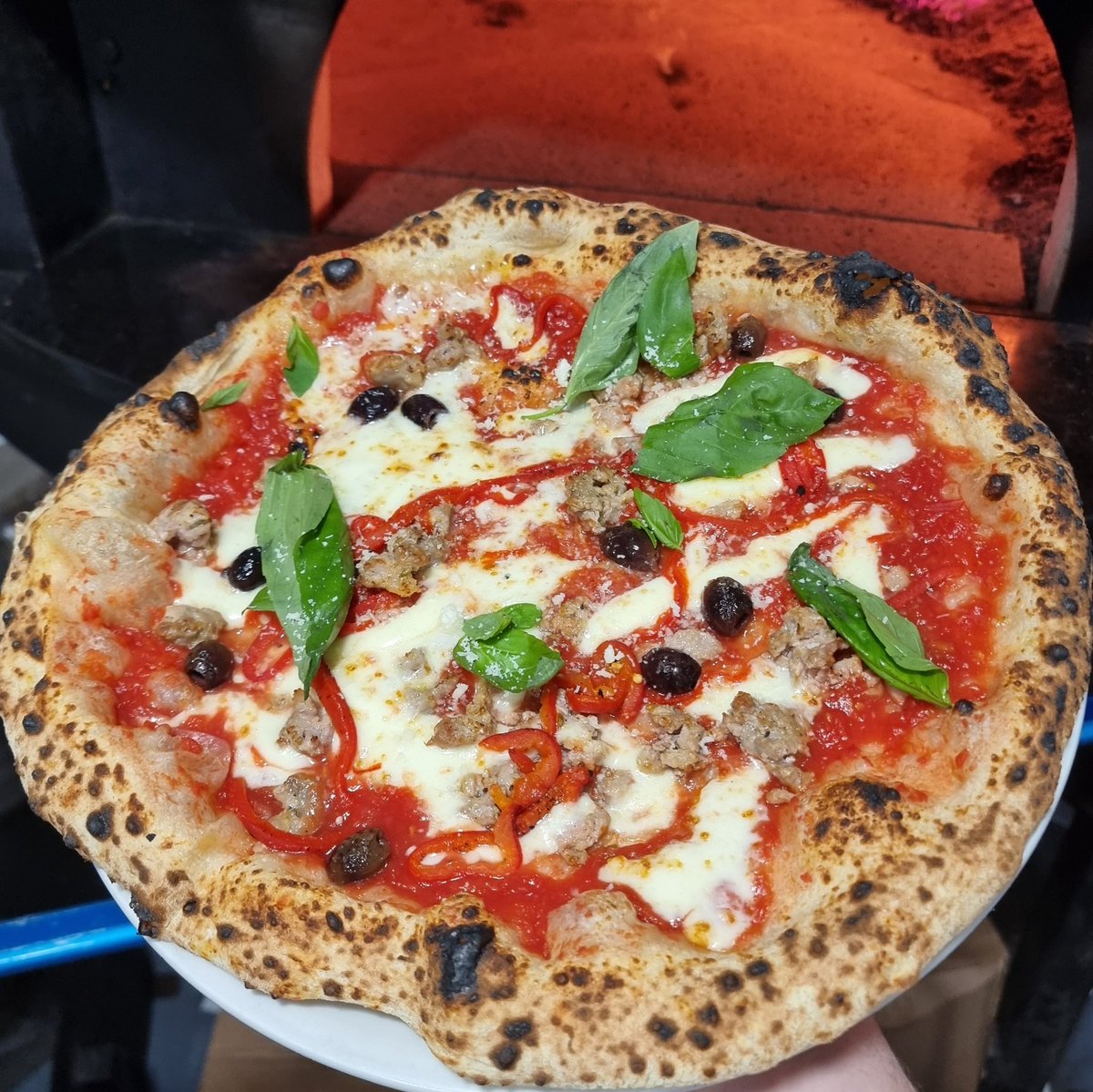 peltonarms's tweet photo. It's the weekly @Wandercrust_LDN 'buy one get one free' this evening @peltonarms, the cosiest pub in all the land. Save some of that hard earned cash for Crustmas and come on over!
🍕🎄🍕🎄
#Mondayoffer #Greenwich #SE10 #pizza #pub #deals #snowday https://t.co/aaBep2umPi