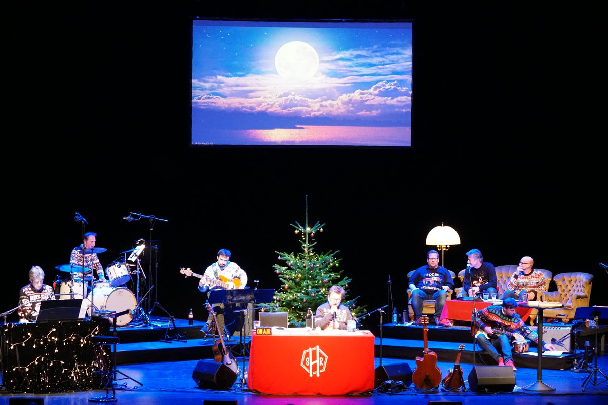ImreGrimm's tweet photo. Zwei tolle Abende im Theater am Aegi in #Hannover! Der Salon Herbert Royal wünscht frohe Weihnachten und einen guten Rutsch! Danke an das beste Publikum der Welt.🎉🎄🧑‍🎄 https://t.co/amD4FY7tQb