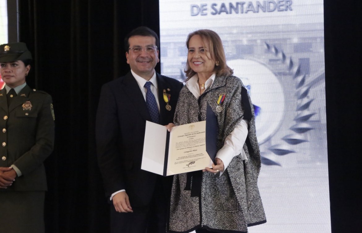 La magistrada del Tribunal Administrativo de Santander Solange Blanco Villamizar recibió la condecoración José Ignacio de Márquez al Mérito Judicial en la categoría de plata, por sus servicios eminentes a la causa de la justicia