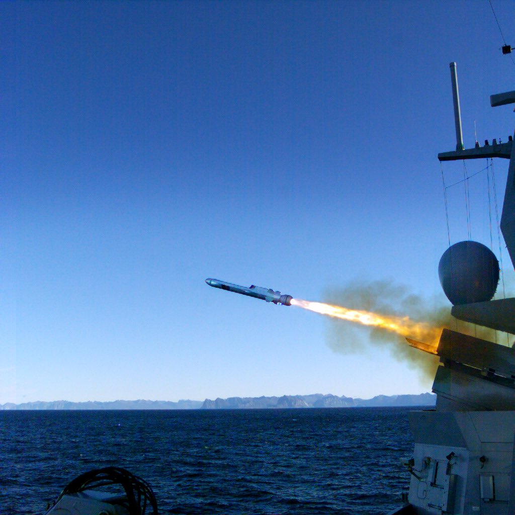 kon_marine's tweet photo. 🚀 De luchtverdedigings- en commandofregatten krijgen nieuwe antischeepsraketten. In de Naval Strike Missile (NSM) is een vervanger gevonden voor de huidige Harpoon-antischeepsraket. 

➡️ Lees meer via https://t.co/4TKZ1ZkqXZ

#koninklijkemarine https://t.co/reiaId8Lvr