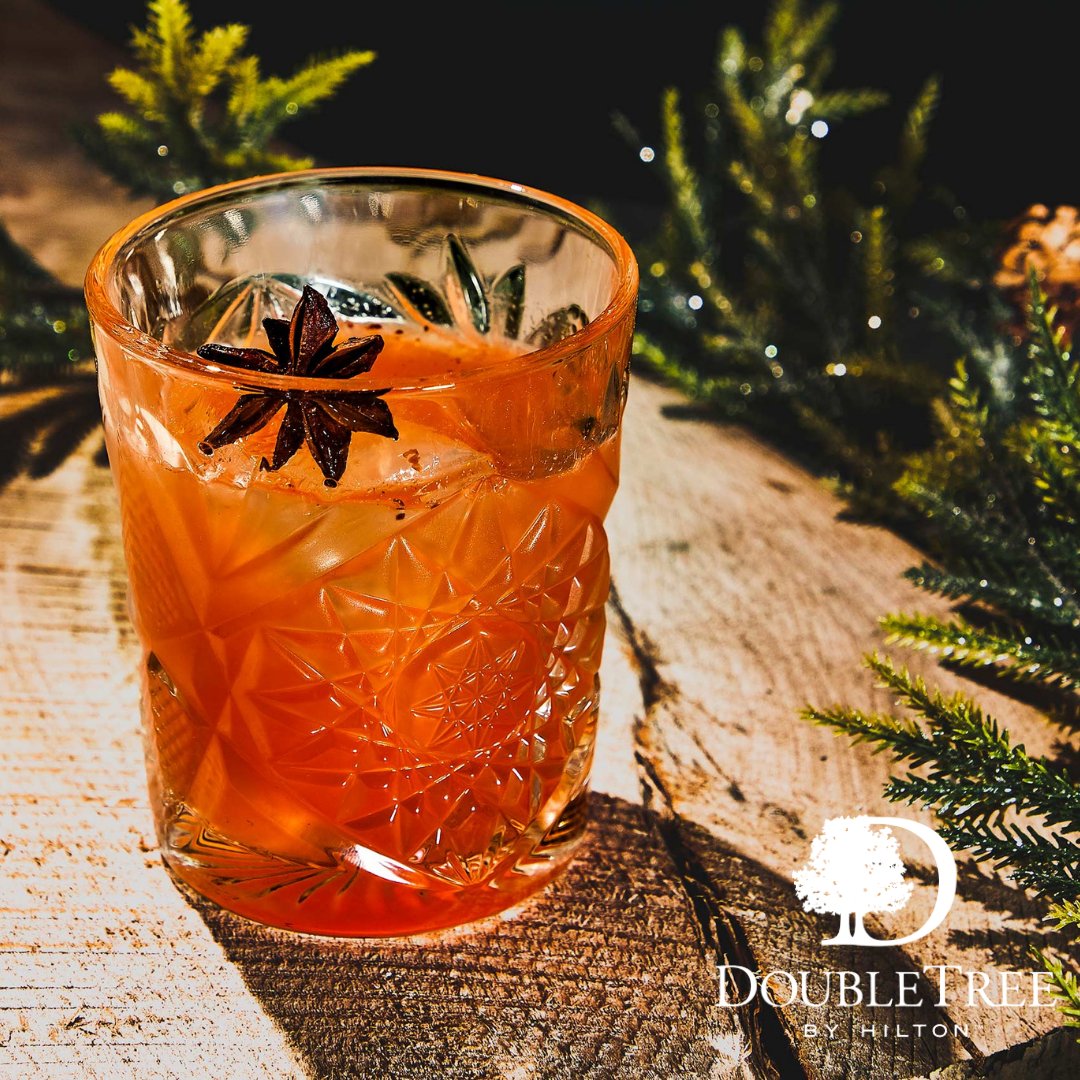 DoubleTreeStAug's tweet image. We’re dreaming of cocktails this holiday season. Join us in the Oak Room Lodge for a winter cocktail or two! 🍸