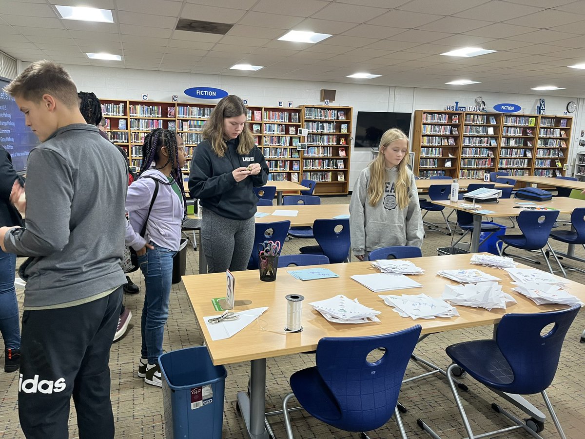 Plaza Middle tweet media