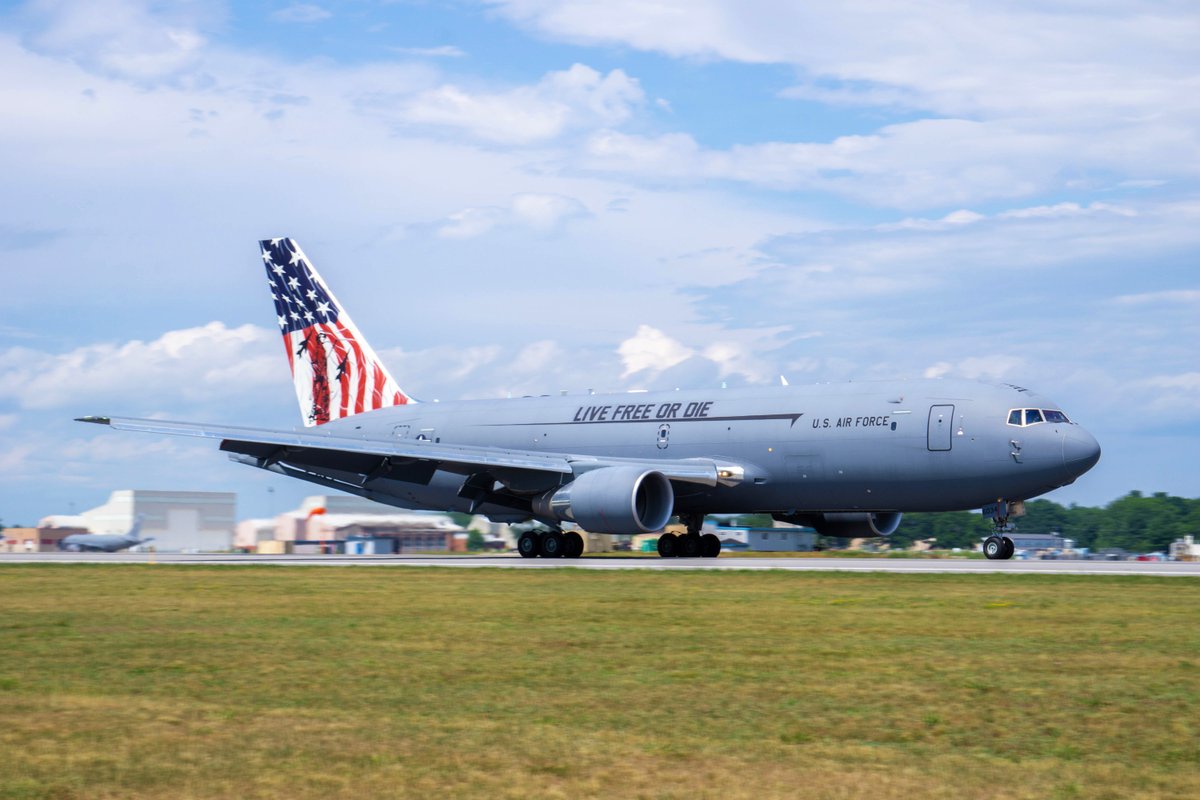 portsmouthair's tweet photo. Weโre kicking off Patriots game day by representing New England for #MilitaryMonday! Pictured are 6 different aircraft that have flown in from around the region.
#newengland #flyingyankees #maineiacs #patriotwing #livefreeordie #rhodewarriors #greenmountianboys #flypsm https://t.co/O3Eyvu1Ys5