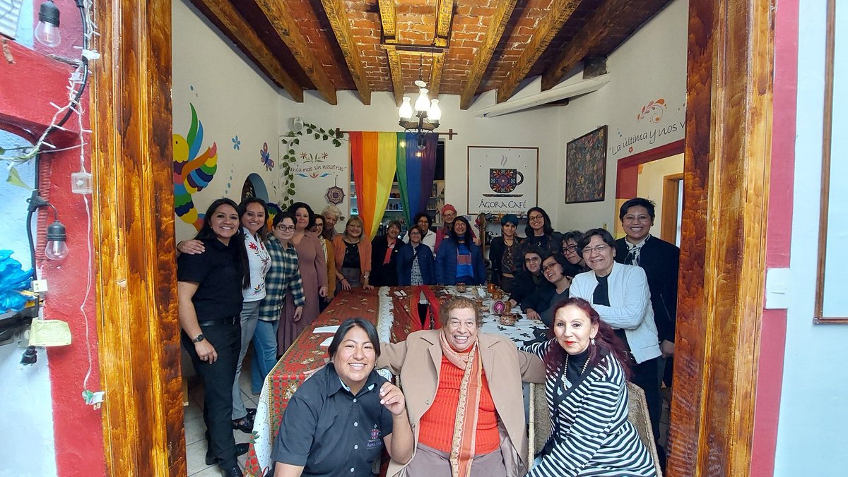 Les compartirles el desayuno que tuvimos el día sábado, agradeciendo a: poetas, editoriales, artistas, activistas e intelectuales  que nos han dejado maravillosas experiencias y han formado parte de ÁGORA CAFÉ.
A ellas por su amistad y a ustedes por su sororidad, gracias. 
🎄☕️
