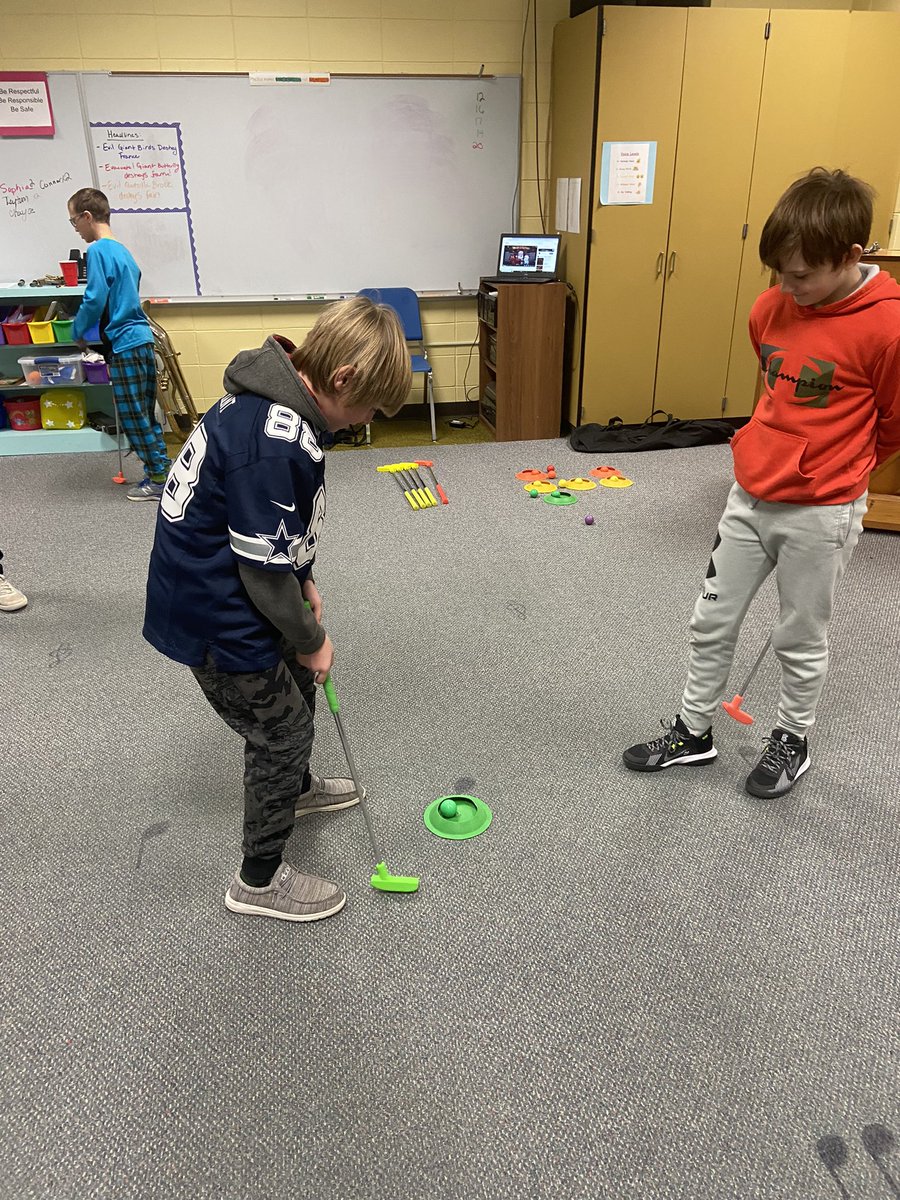 MrsDelaney4's tweet photo. When PE moves to the music room so the music department can practice for the concert 🎶 we practice putting! https://t.co/s9u5ne8ZnK