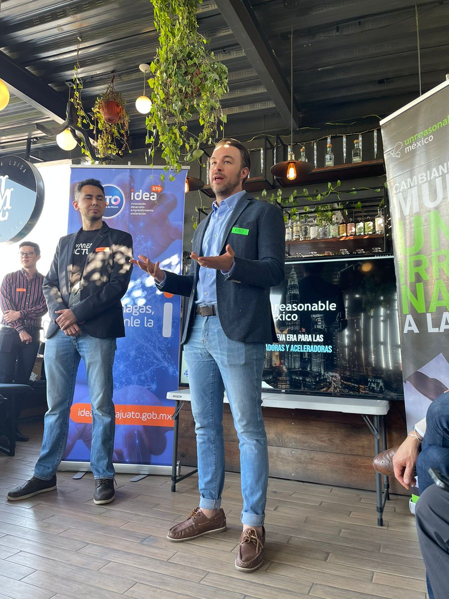 irrazonables_'s tweet photo. #TBT al lanzamiento de #IdeaGTO con el Gobierno de de Guanajuato 😎 un súper programa de acreditación para #incubadoras y #aceleradoras en donde serán entrenadas con la metodología #irrazonable para que puedan servir mejor a las y los emprendedores 🌈 https://t.co/gCJ1Xba5ED