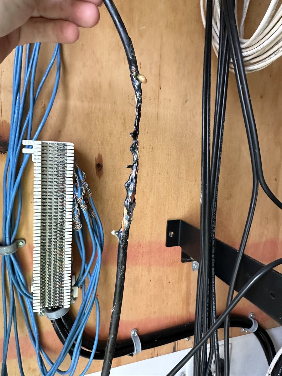 ConnectivityU's tweet image. In our line of work we do not get detailed Reason for outage. Mostly because the outages are far from what we control.  Today 214 meadows started to flap.  On arrival we where able to diagnosis and fix it.  A very melted cable.  Replaced and good to go